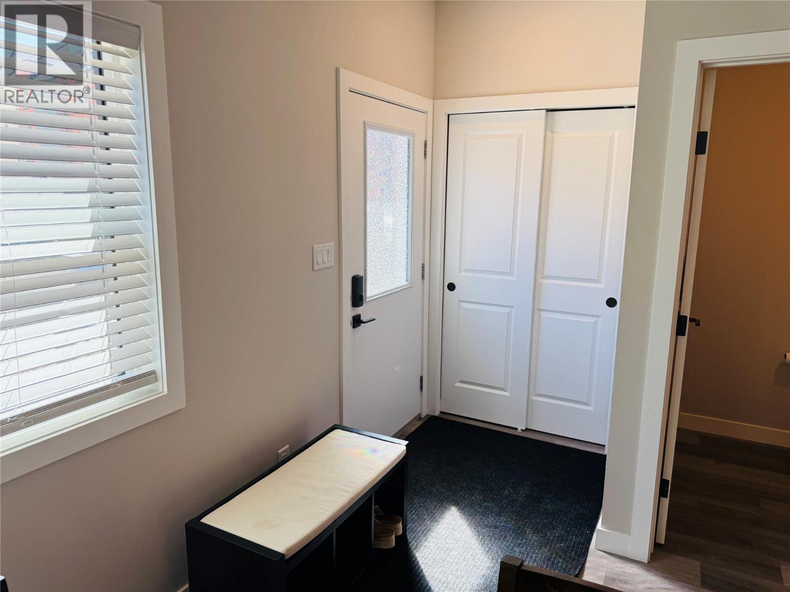 #2 4883 Stanley Street - Image 3