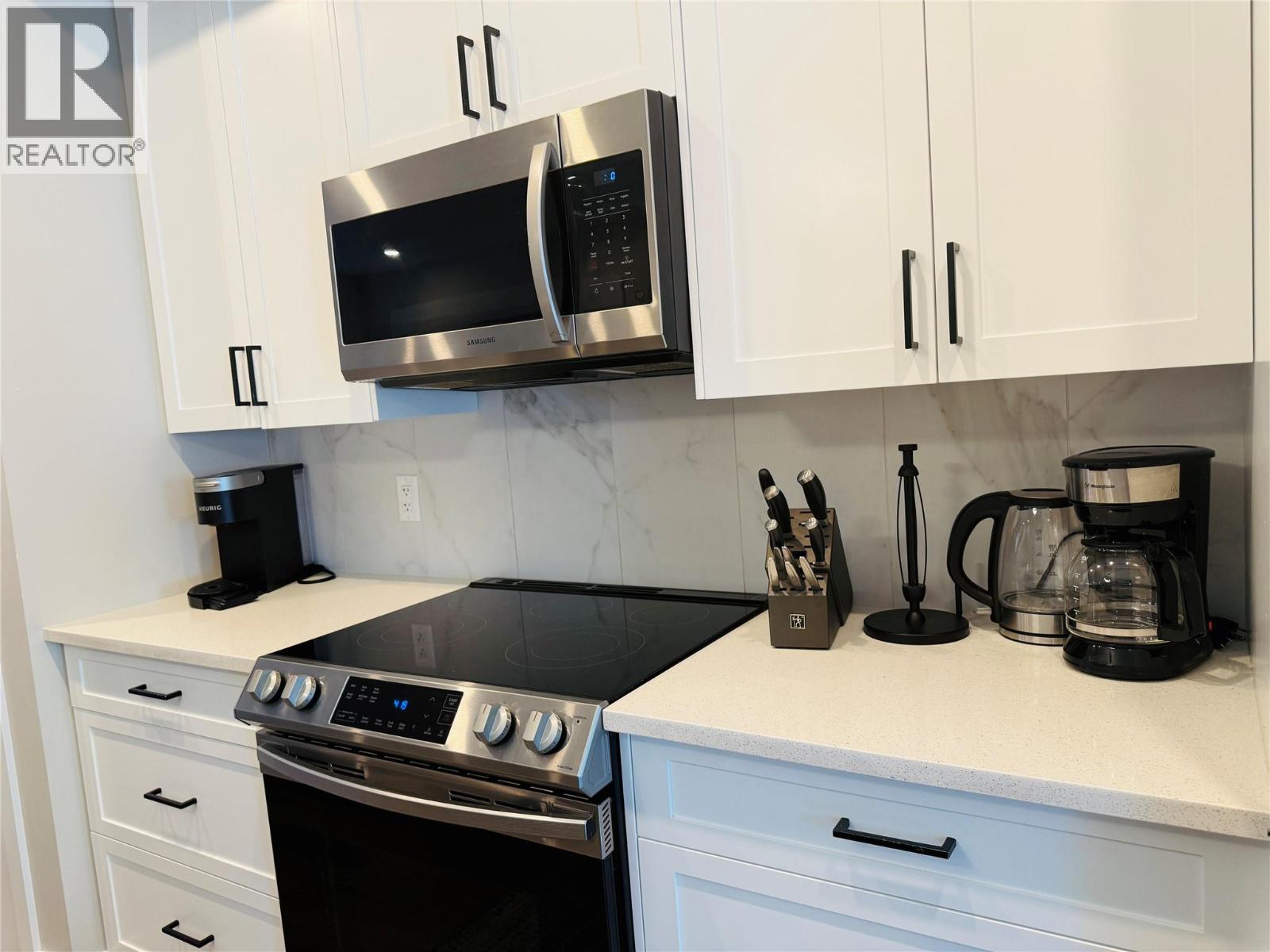 #2 4883 Stanley Street - Image 7