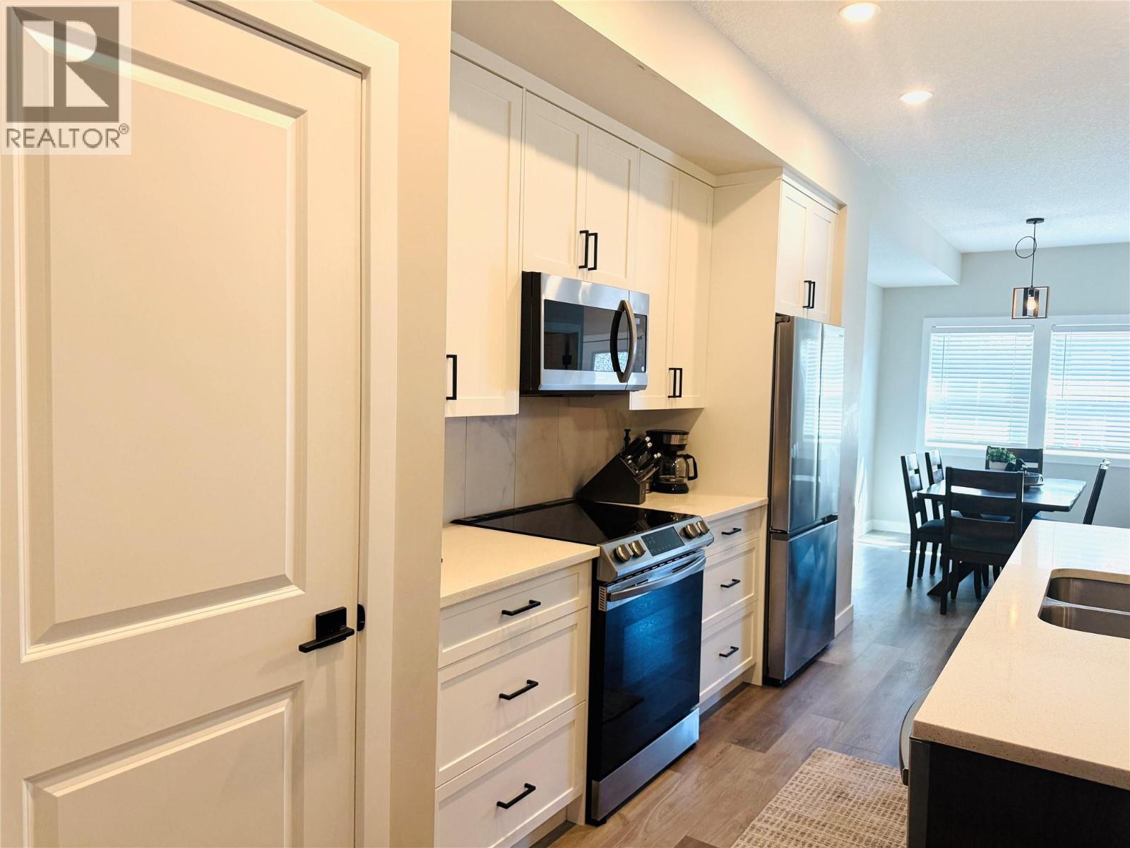 #2 4883 Stanley Street - Image 9
