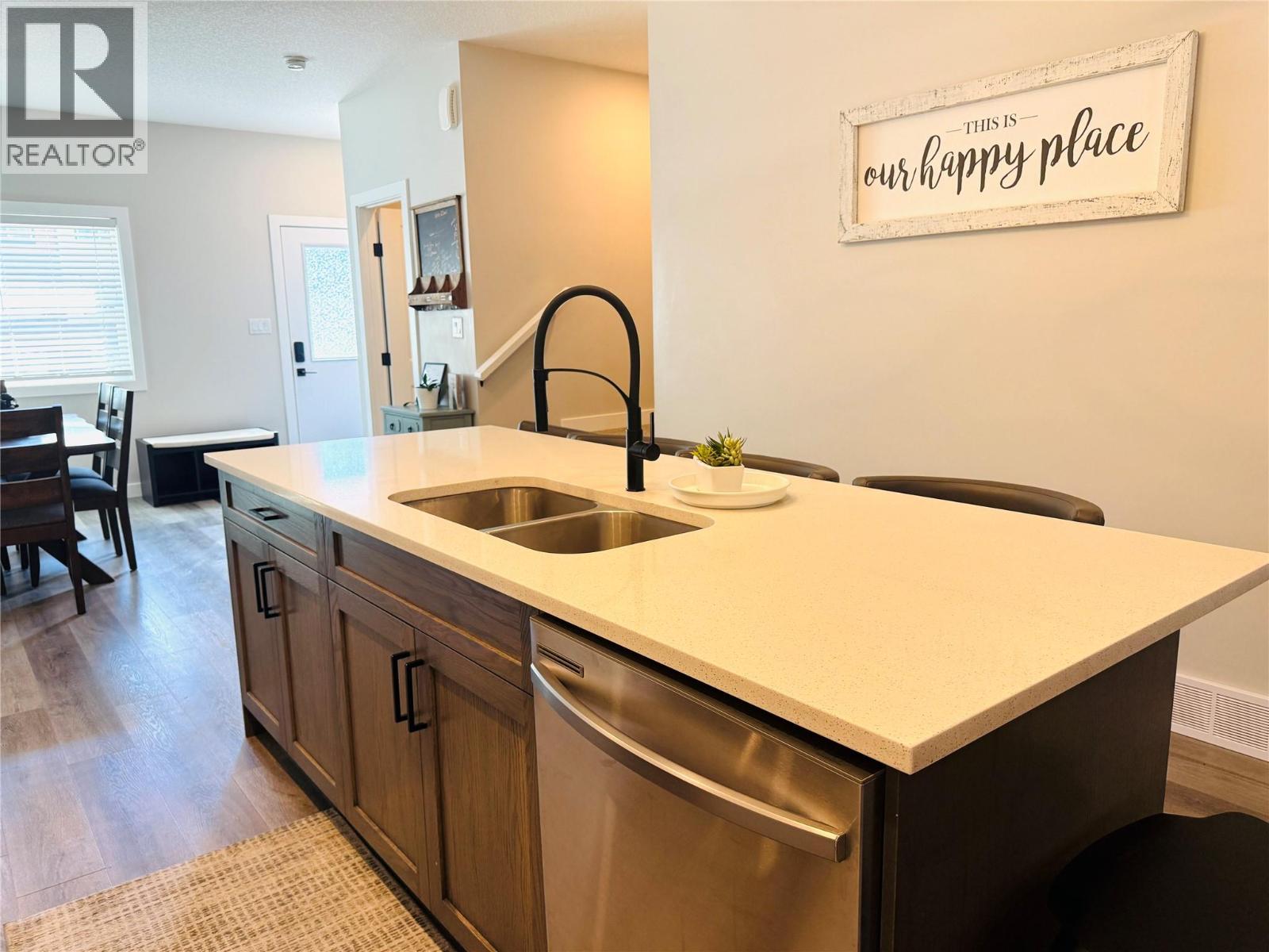#2 4883 Stanley Street - Image 8