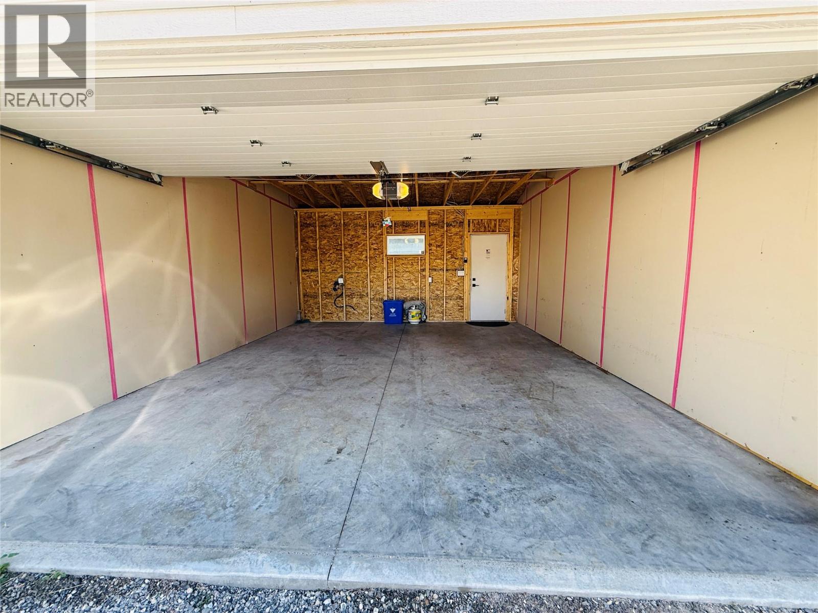 #2 4883 Stanley Street - Image 34