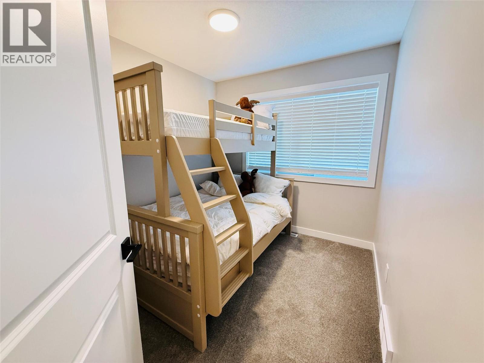 #2 4883 Stanley Street - Image 24
