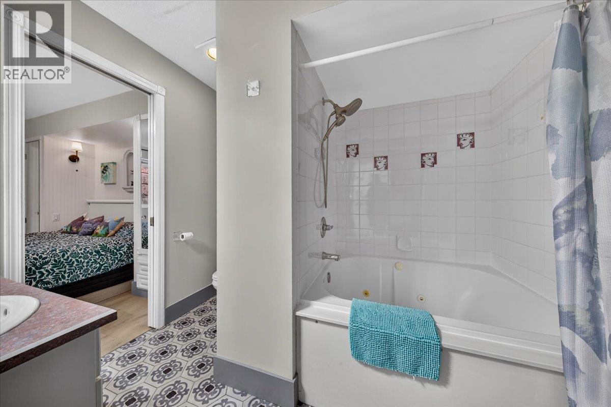 #4004B 5052 Riverview Road - 16