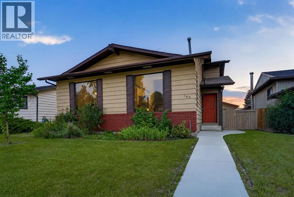196 Suncrest Way SE, Calgary, Alberta, T2X1W4