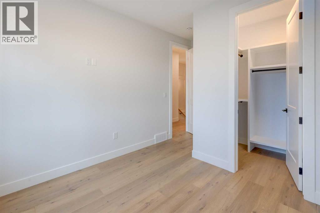 2042 56 Avenue SW - Image 25