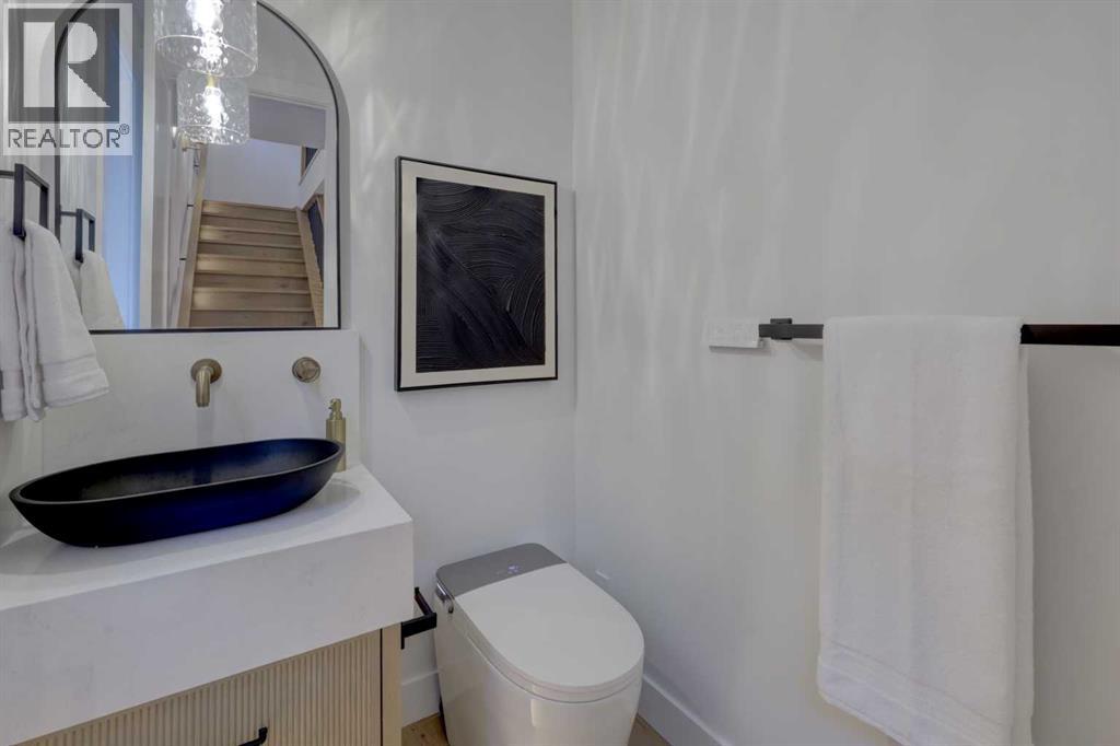 2042 56 Avenue SW - Image 13
