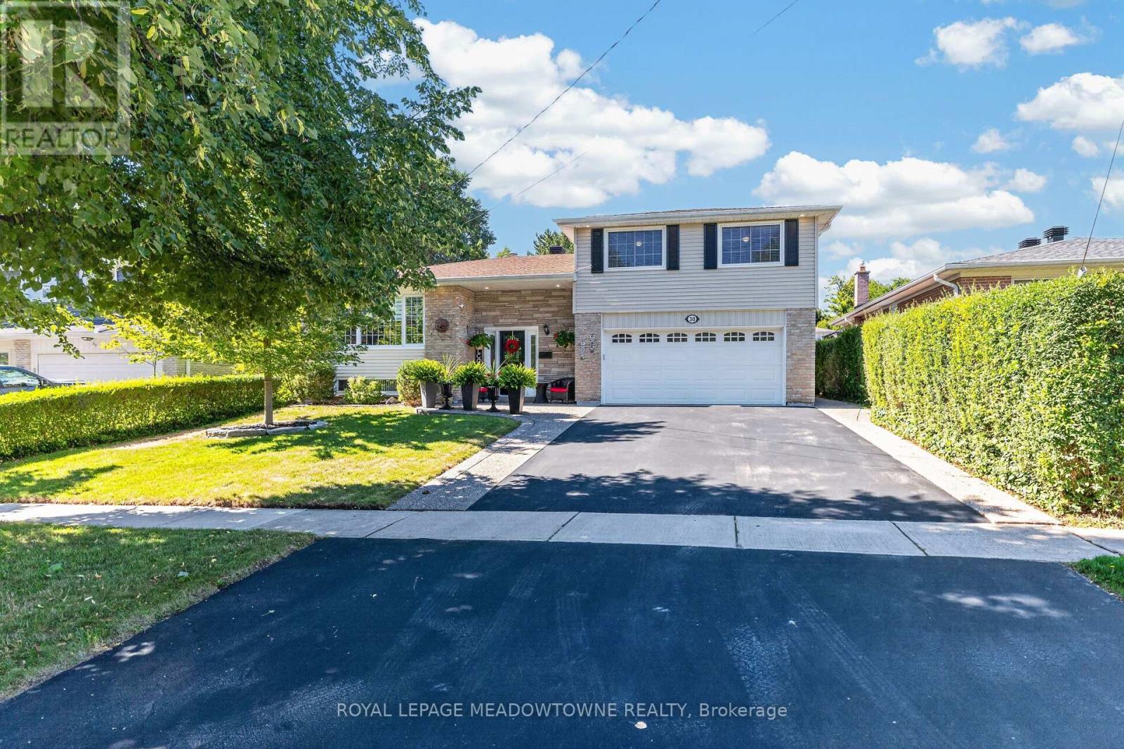 30 METCALFE COURT - 1