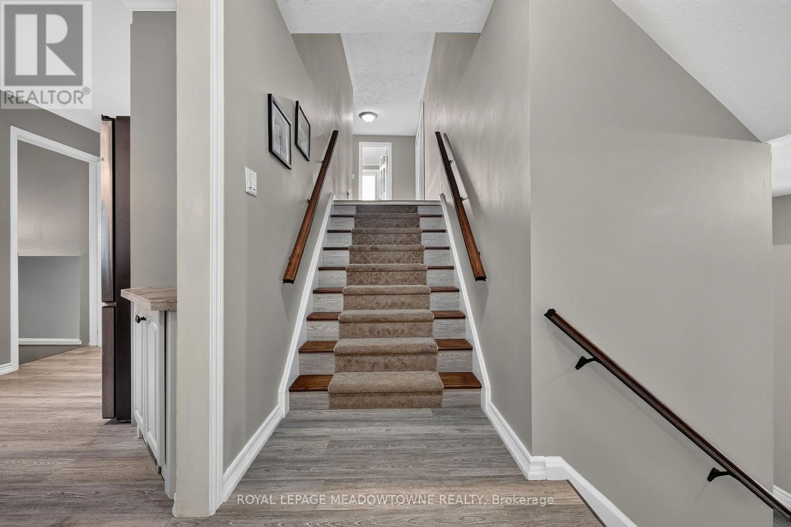 30 METCALFE COURT - 8