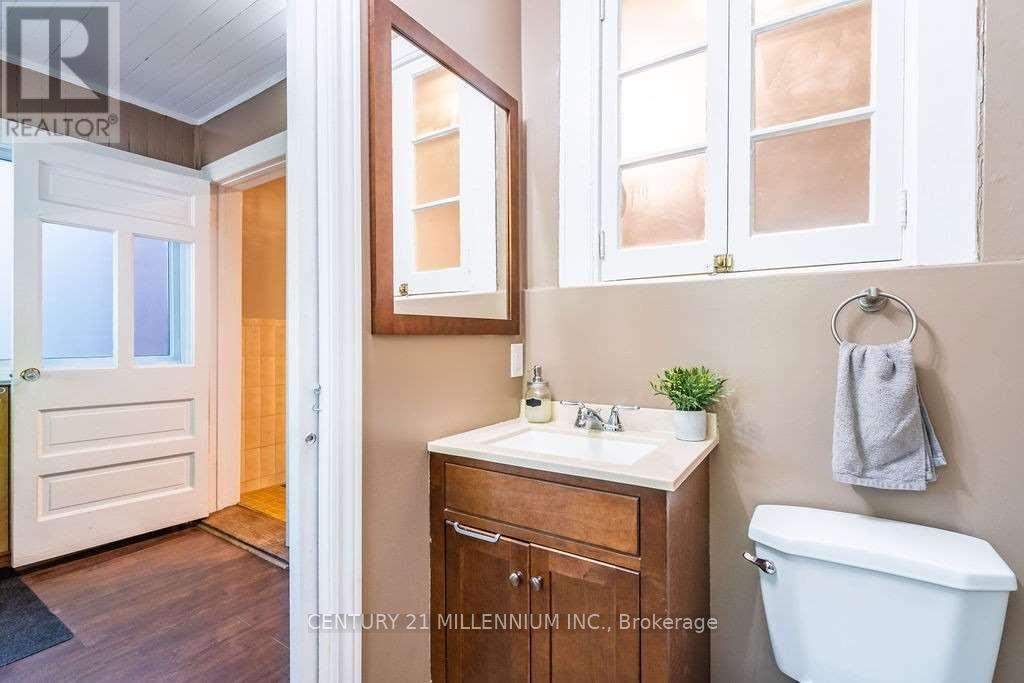 20 DICKSON AVENUE - 11