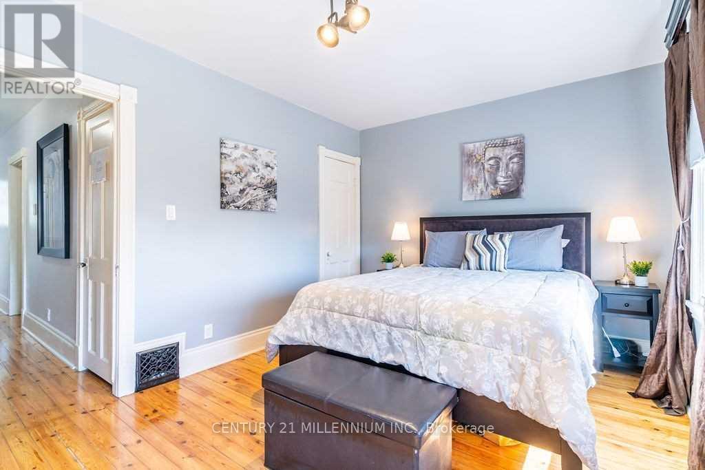 20 DICKSON AVENUE - 14