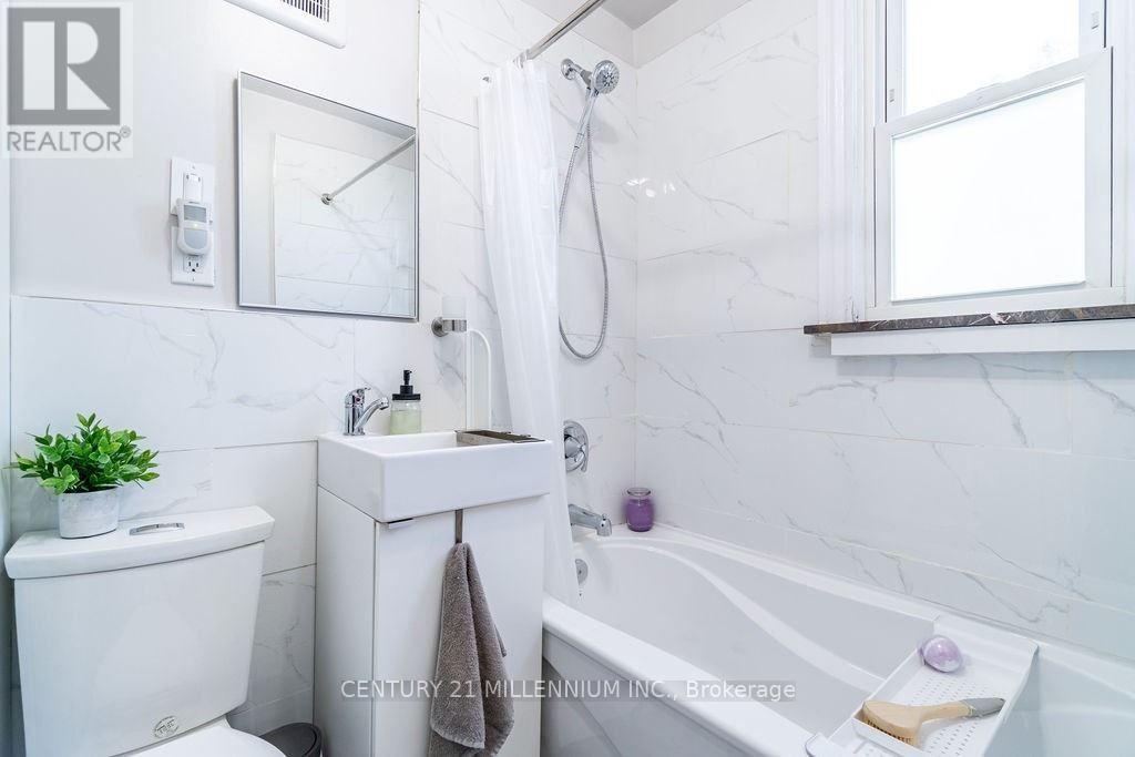 20 DICKSON AVENUE - 16