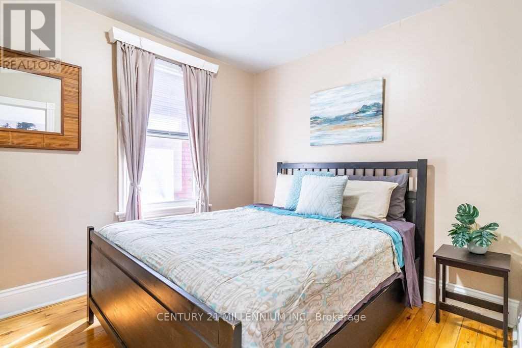 20 DICKSON AVENUE - 18