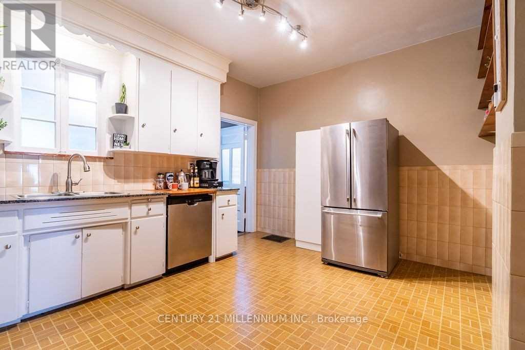20 DICKSON AVENUE - Image 9