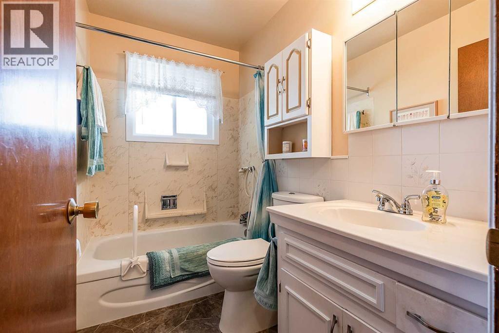 2546 22 Avenue SE - Image 18
