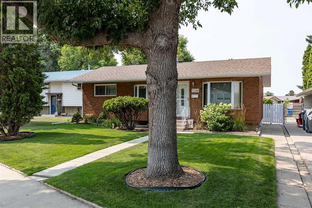 2546 22 Avenue SE - 2