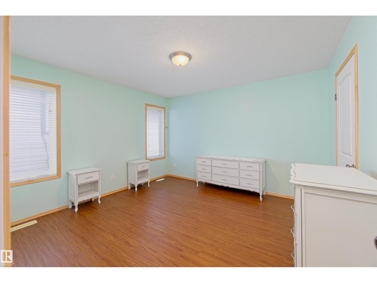 5913 52 Avenue - 27