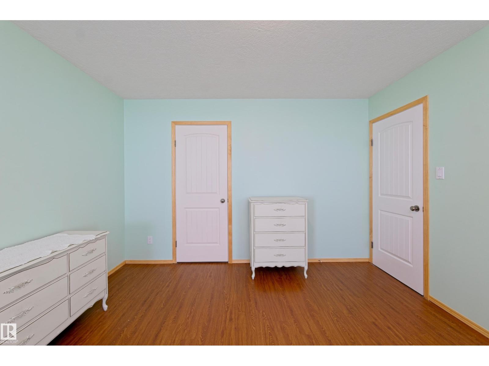 5913 52 Avenue - 29