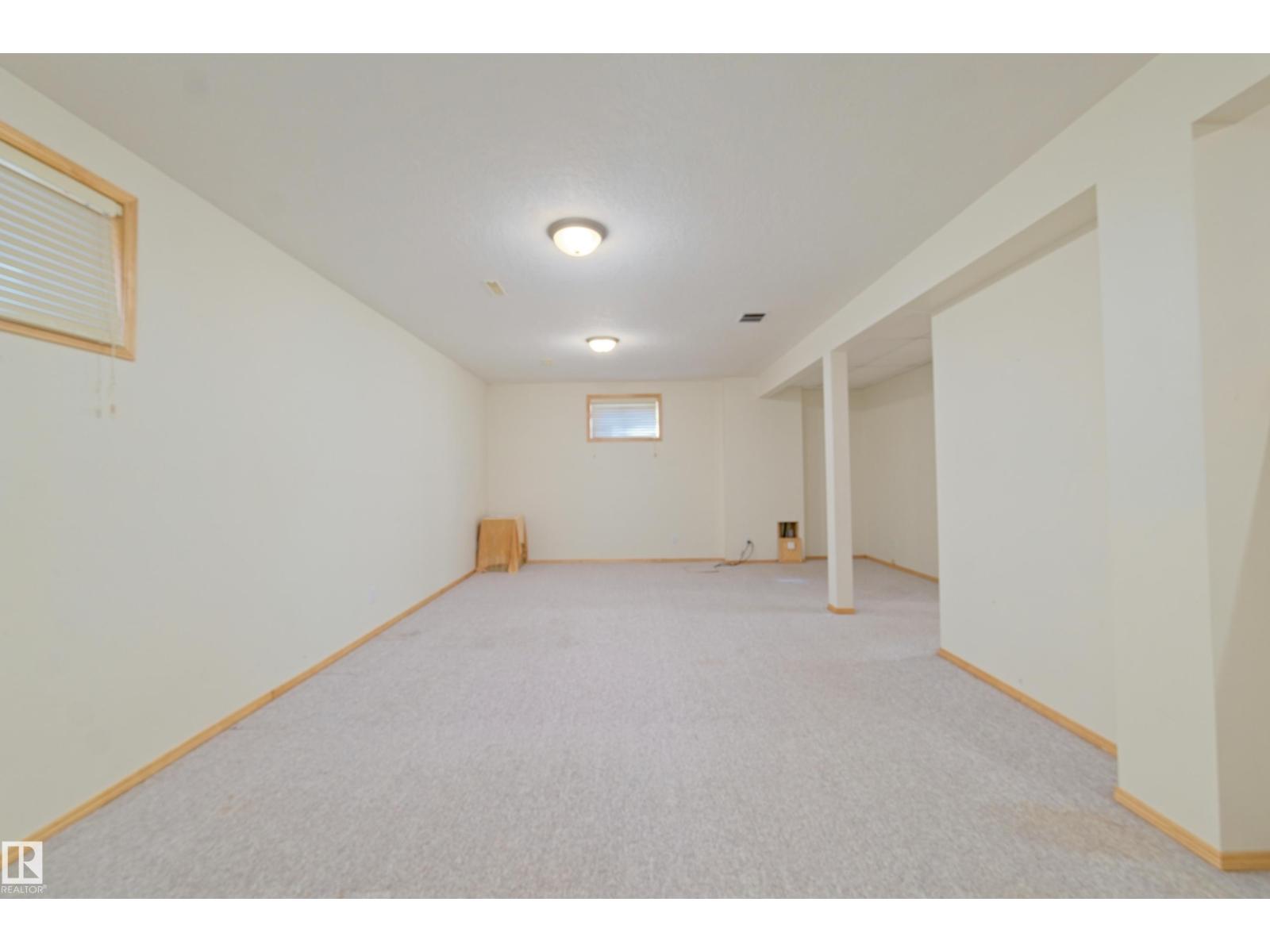 5913 52 Avenue - 36