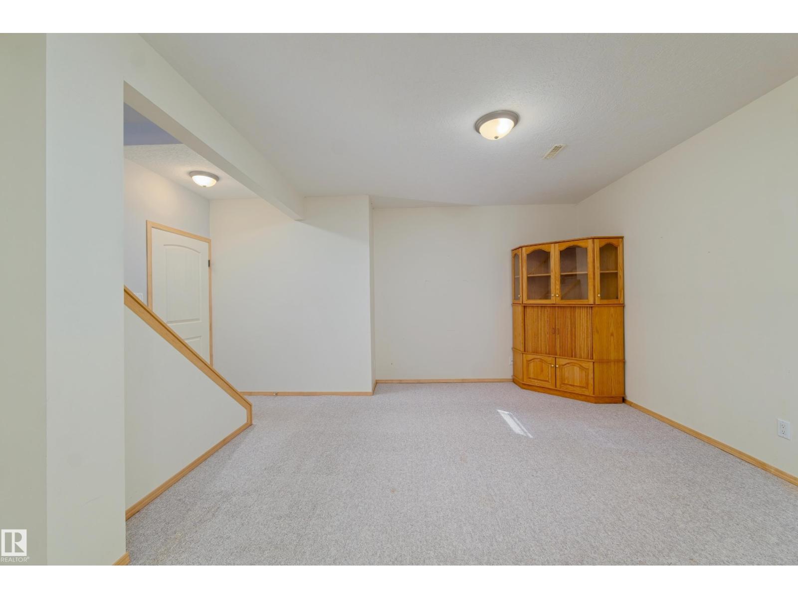 5913 52 Avenue - 37
