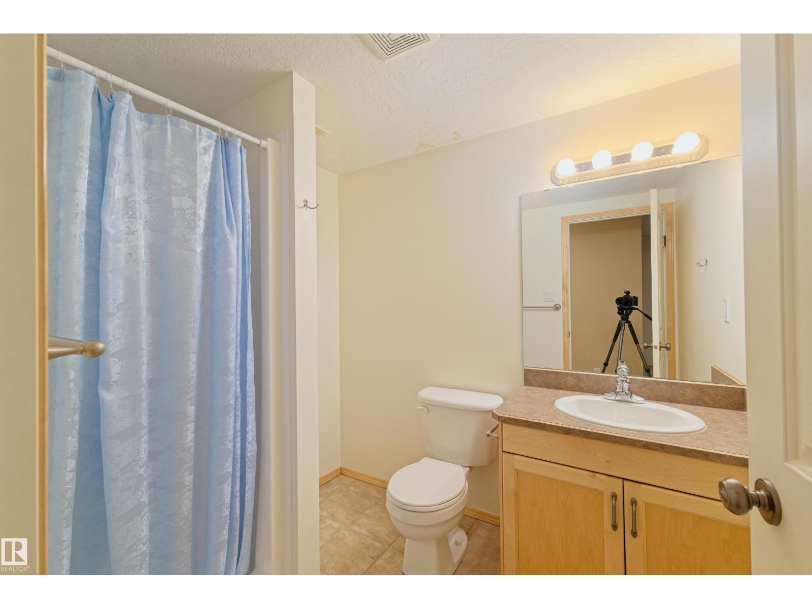 5913 52 Avenue - 39