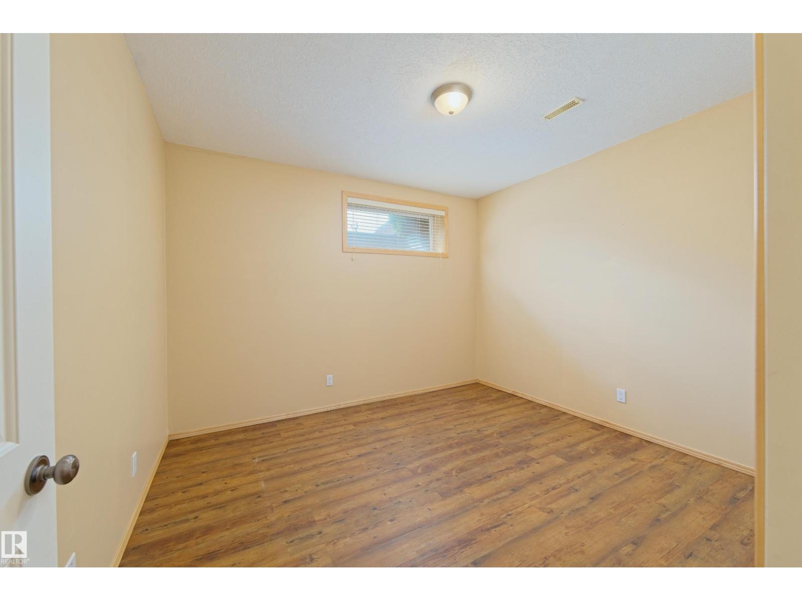 5913 52 Avenue - 42