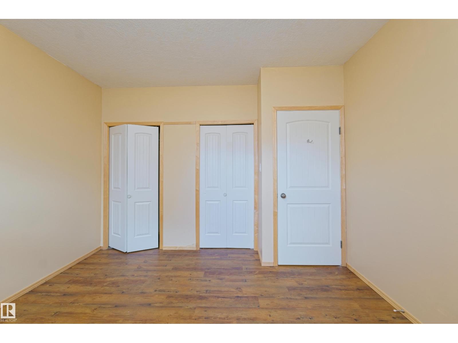 5913 52 Avenue - 43