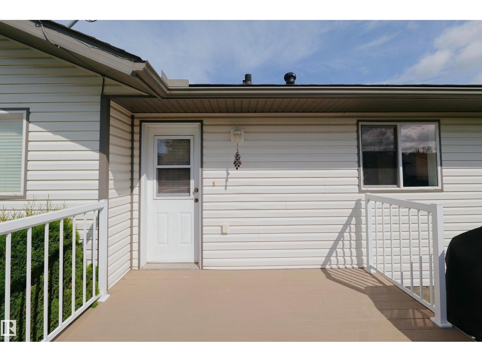 5913 52 Avenue - 53