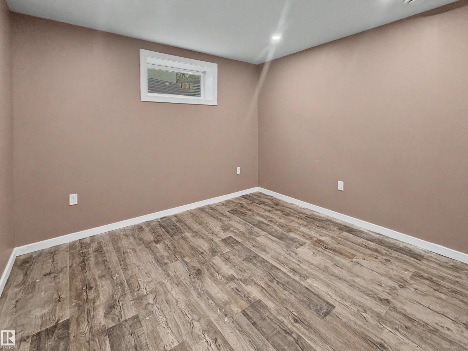 4418 45 AV - Image 17
