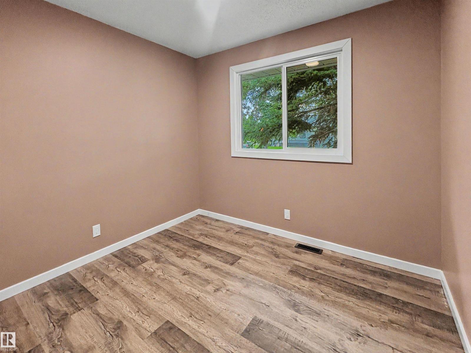 4418 45 AV - Image 9