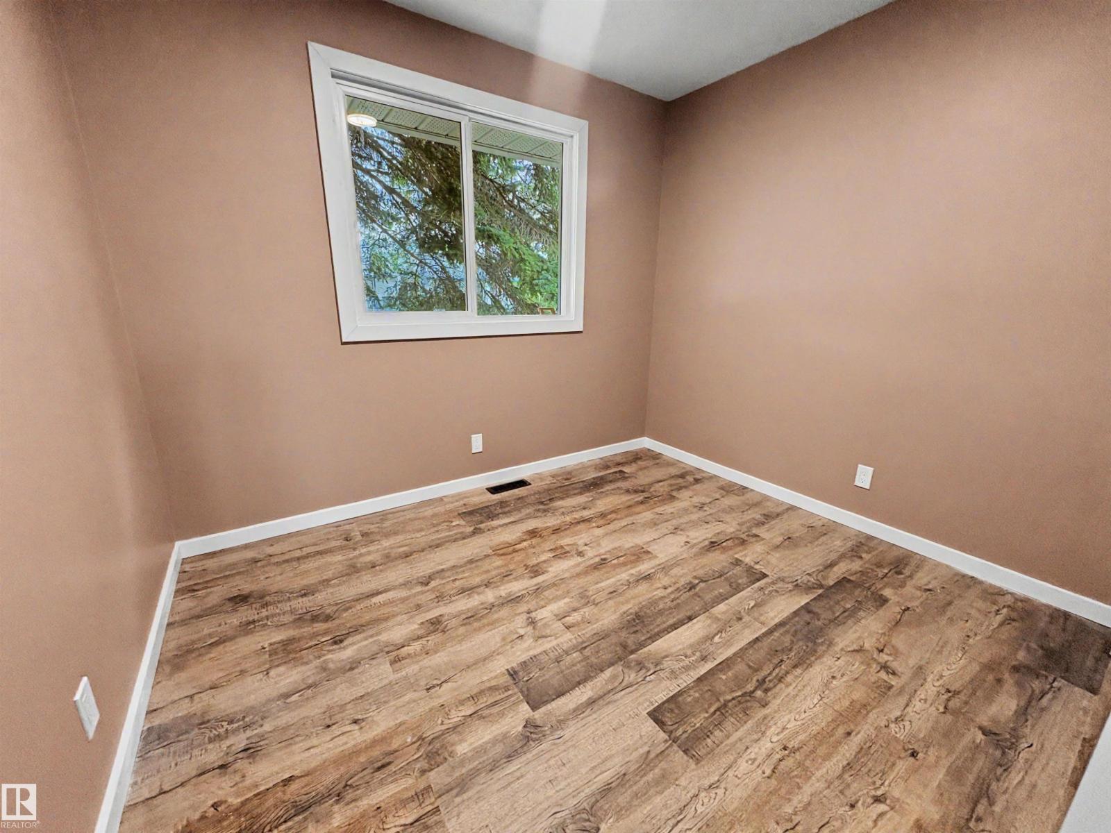 4418 45 AV - Image 11