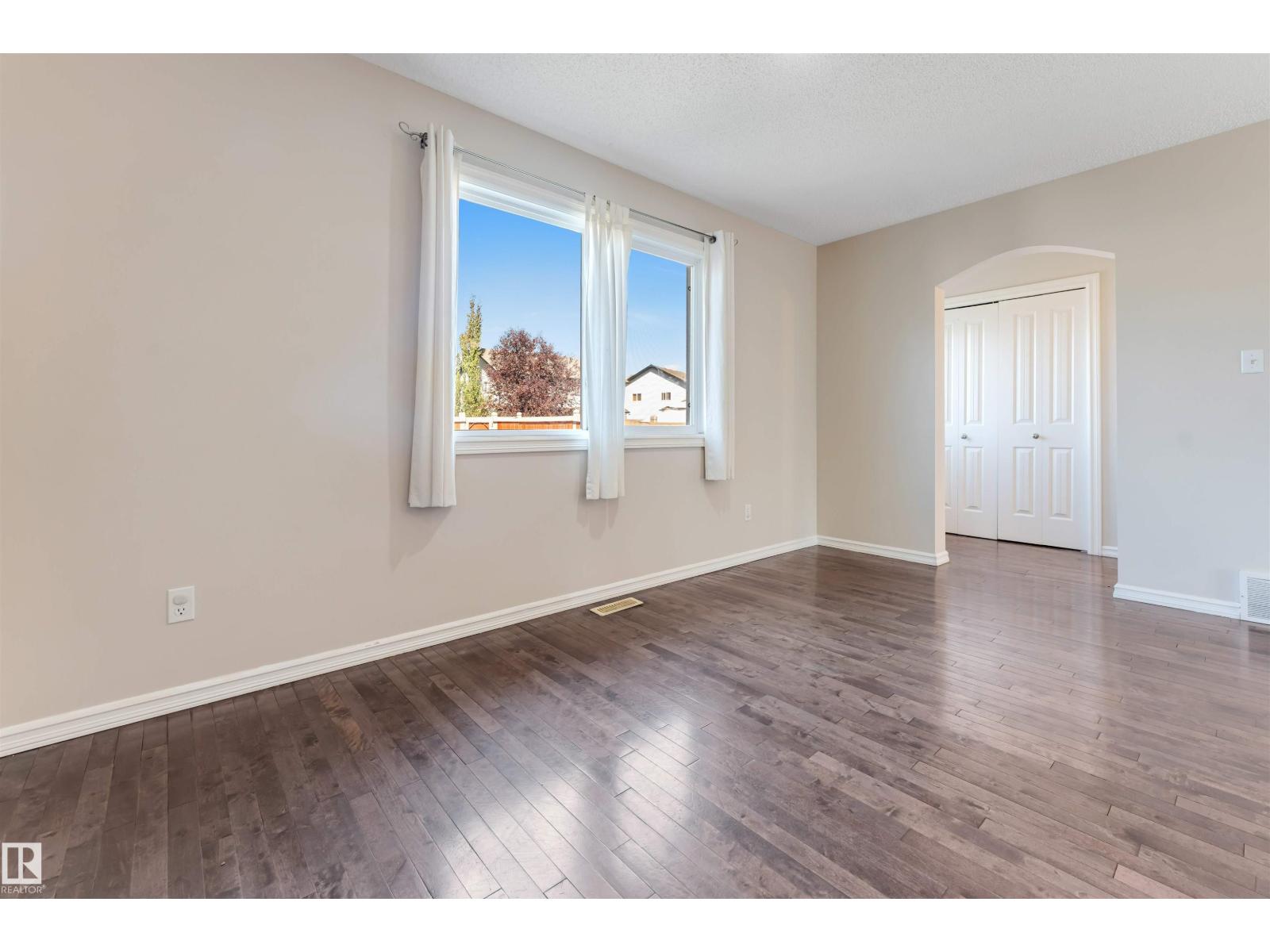 1124 37A AV NW - Image 10
