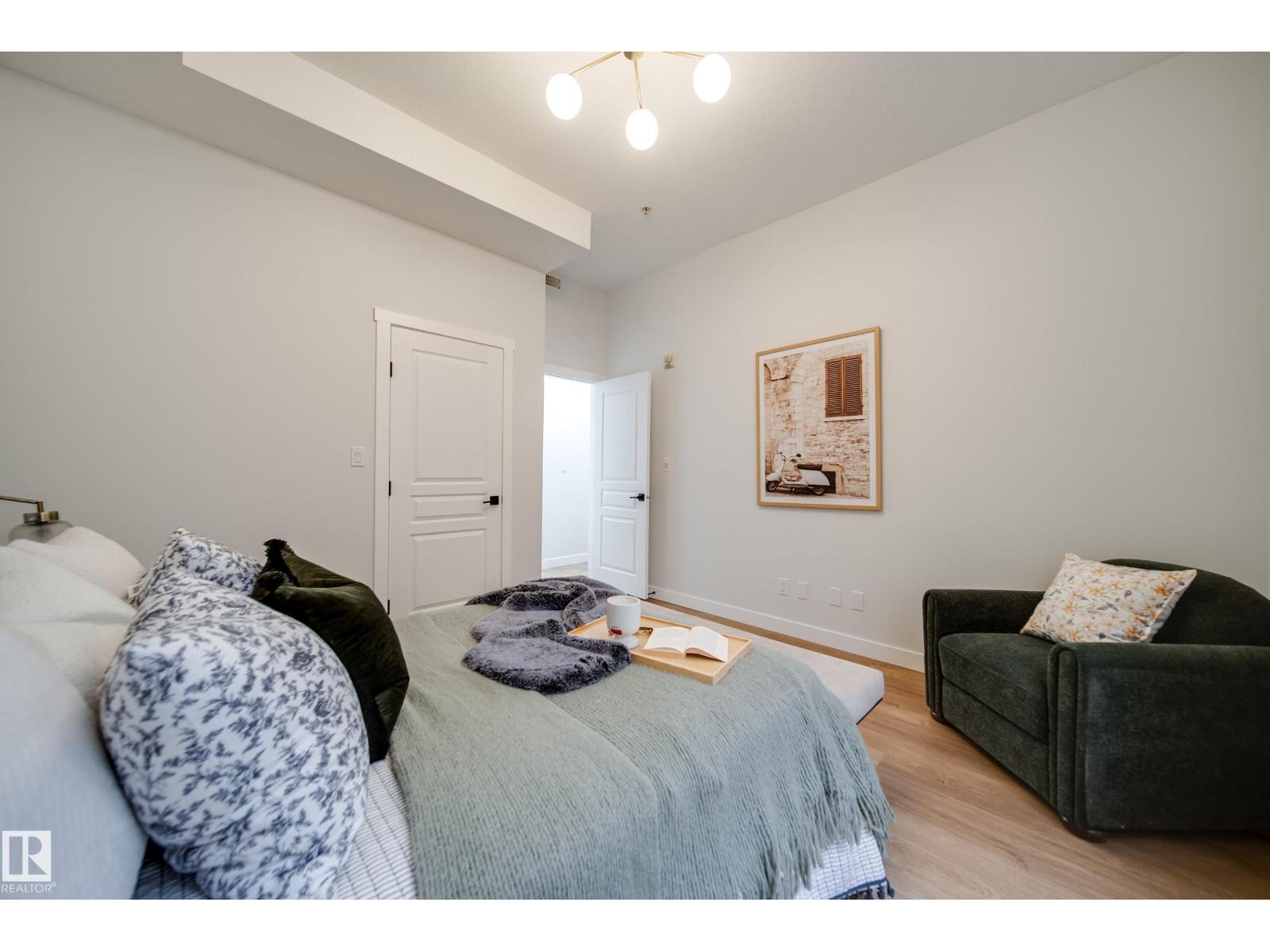 #228 10531 117 ST NW - 17
