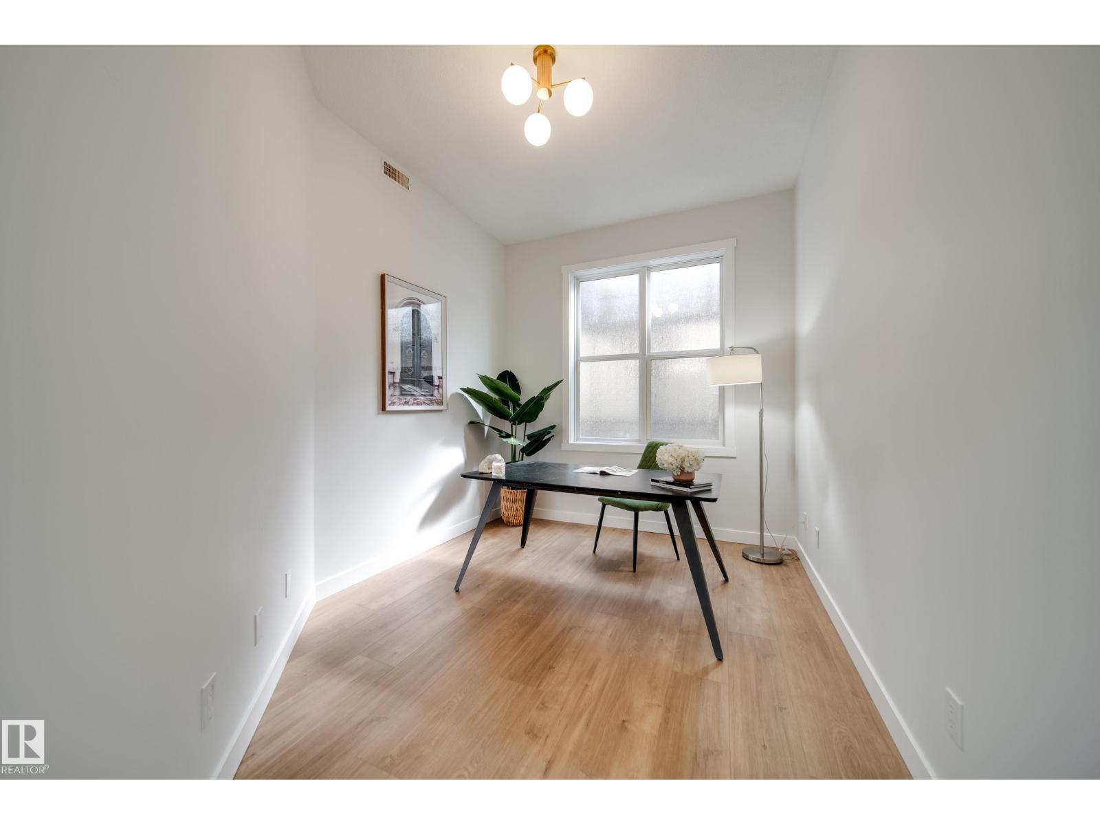 #228 10531 117 ST NW - 18
