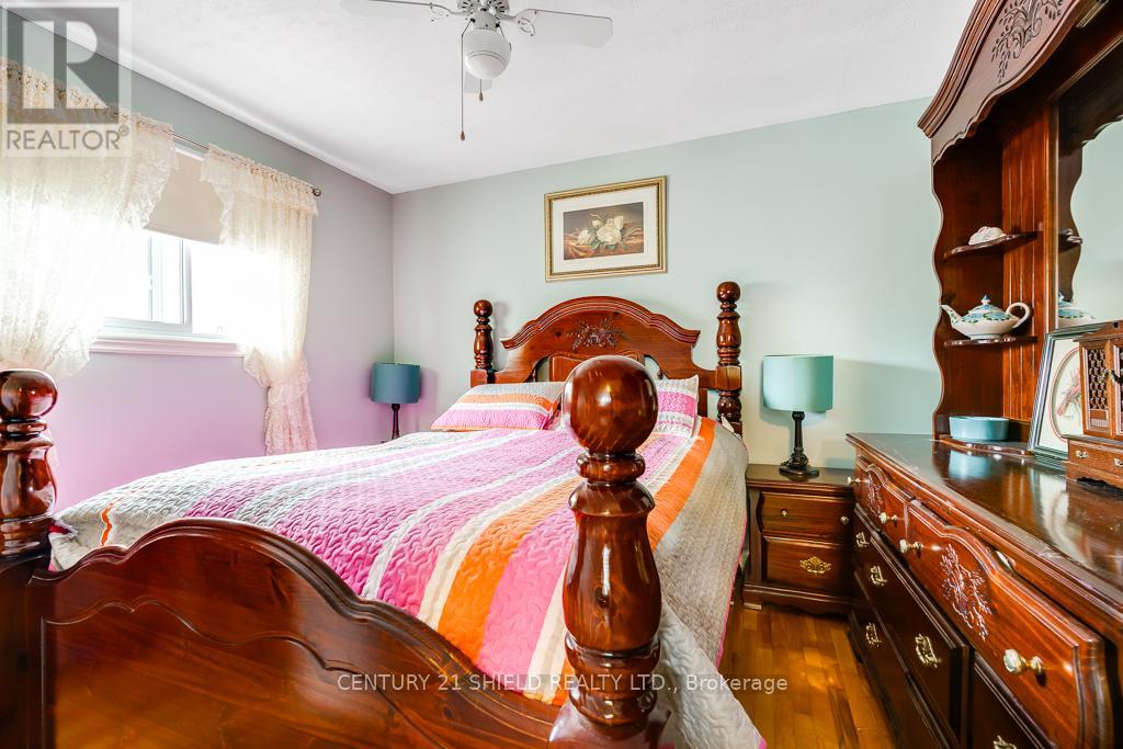 803 LEONARD AVENUE E - 13