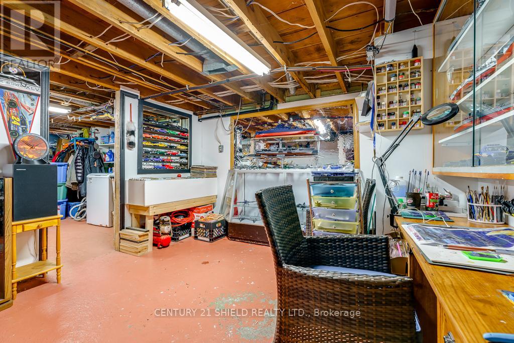 803 LEONARD AVENUE E - 16