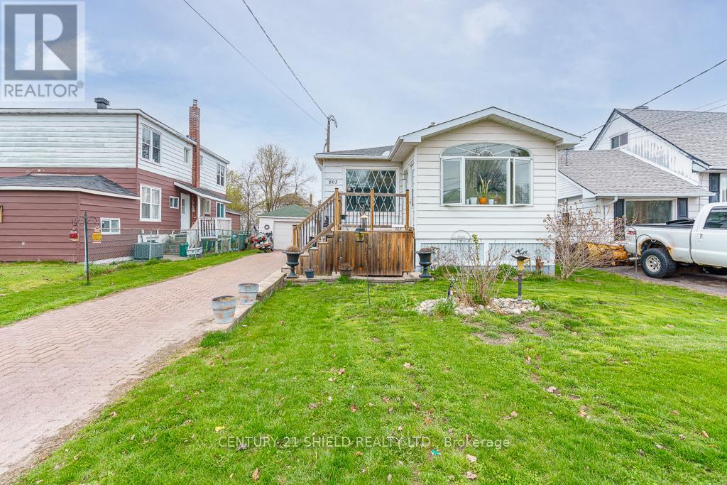 803 LEONARD AVENUE E - 2