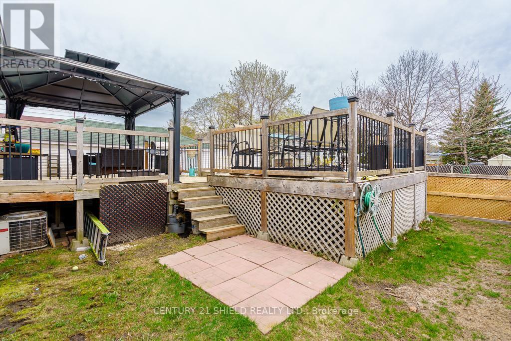 803 LEONARD AVENUE E - 22