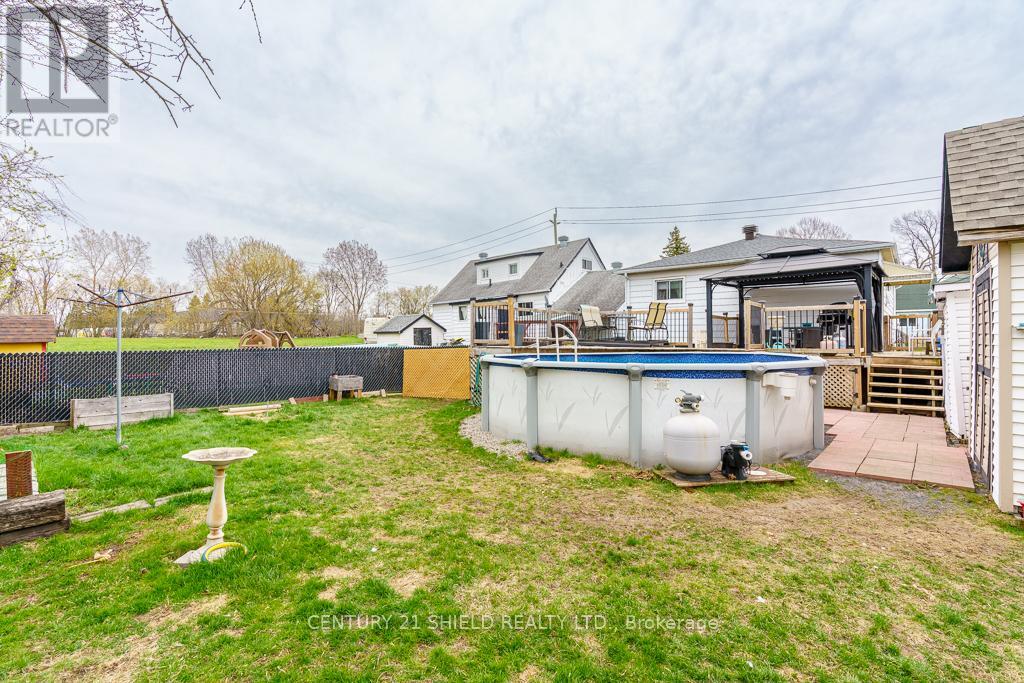 803 LEONARD AVENUE E - 24