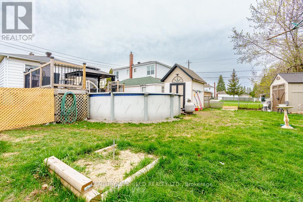 803 LEONARD AVENUE E - 25