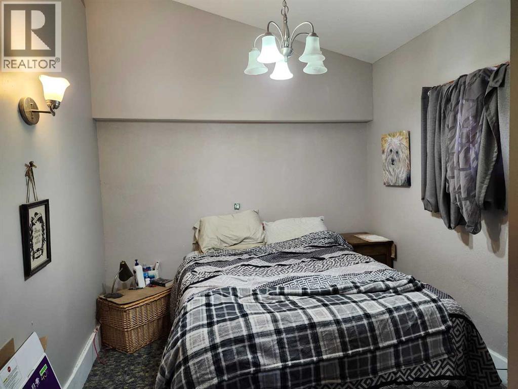 355 4 Street W - 11
