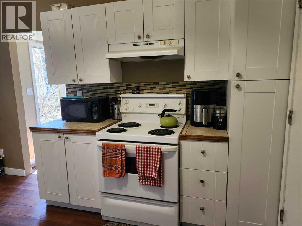355 4 Street W - 5
