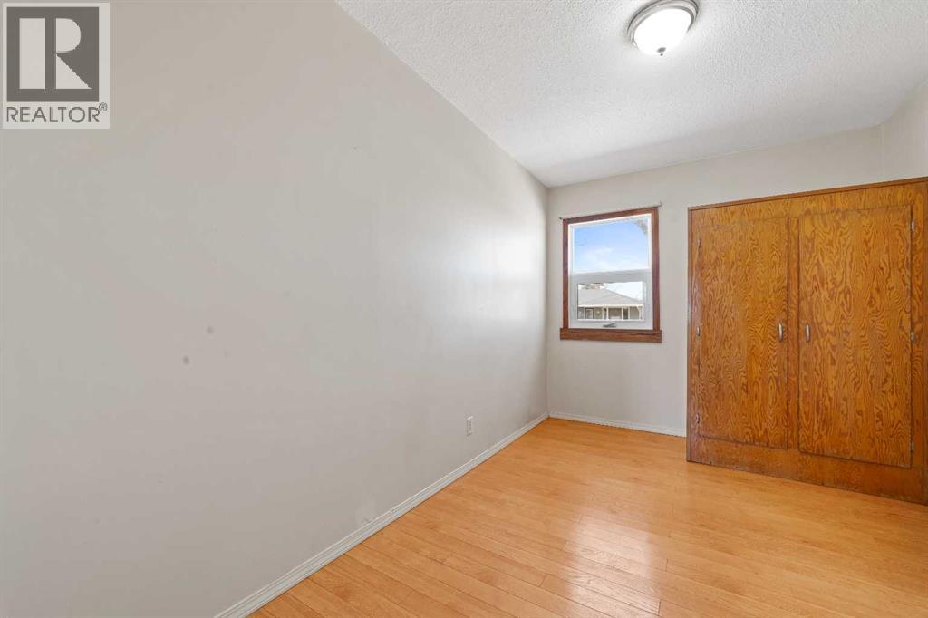 321 3 Avenue E - 8