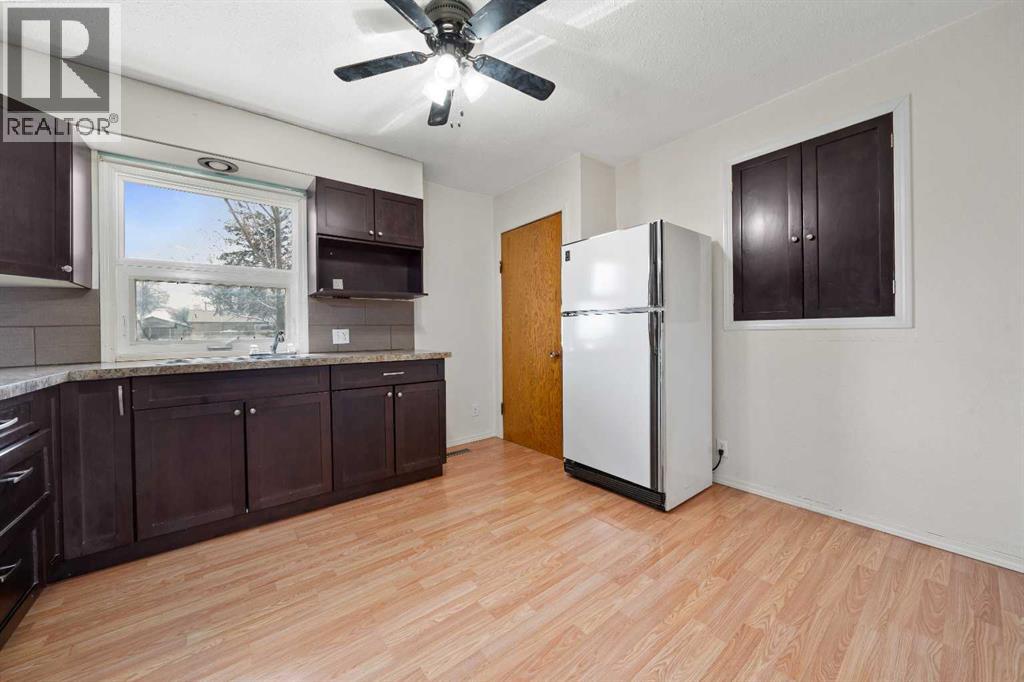 321 3 Avenue E - 4
