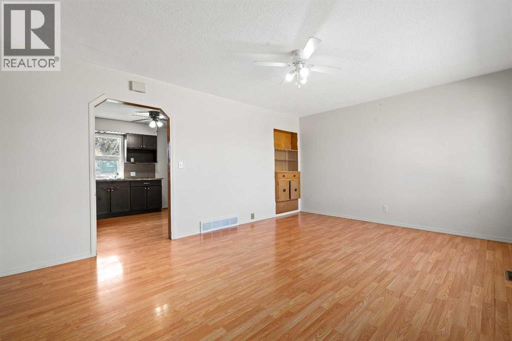 321 3 Avenue E - Image 7