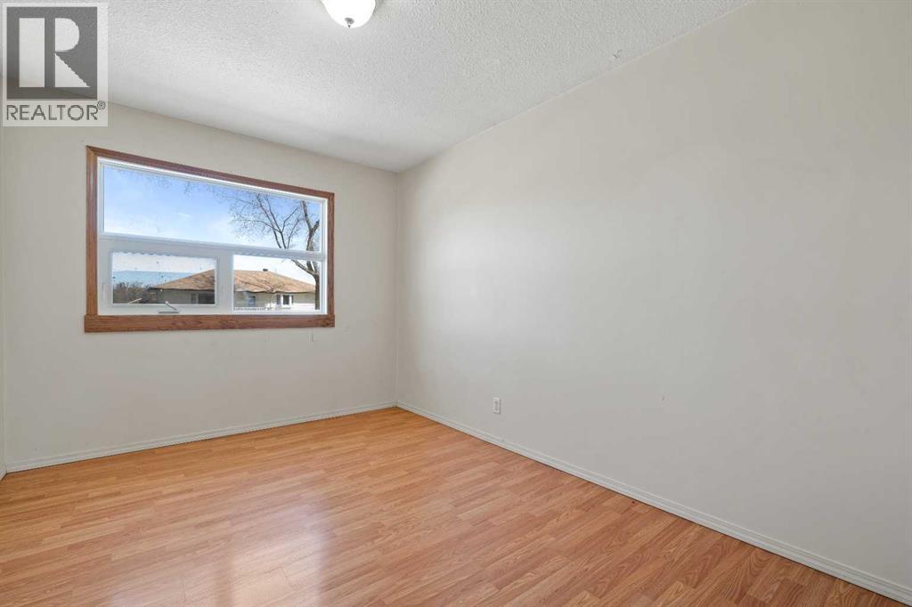 321 3 Avenue E - 9
