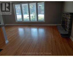 303 Millard(main Level) Avenue, Newmarket, ON L3Y1Z3 Photo 8