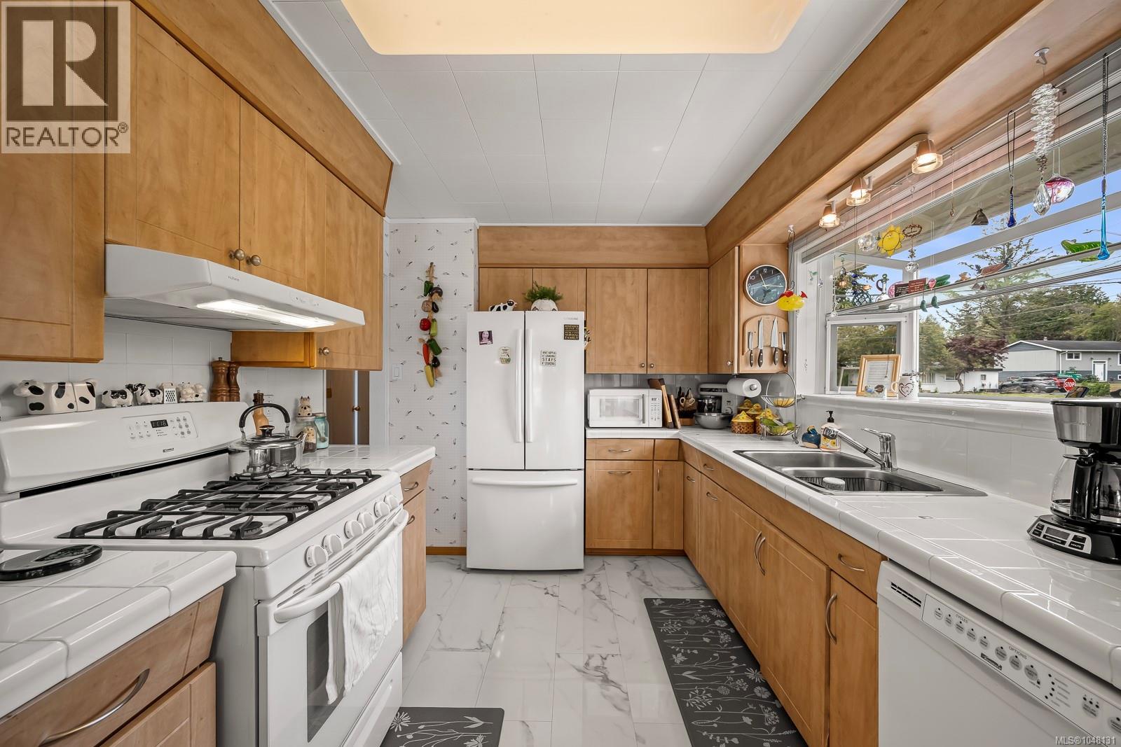 3980 Dillman Rd - Image 31