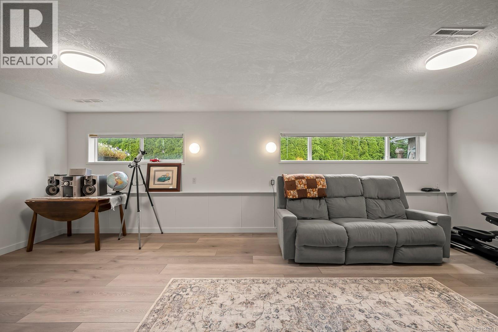 3980 Dillman Rd - Image 39