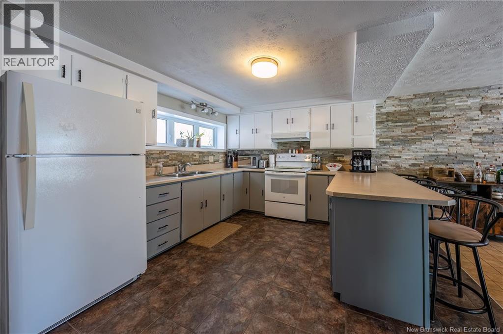 855 Walker Street - 16