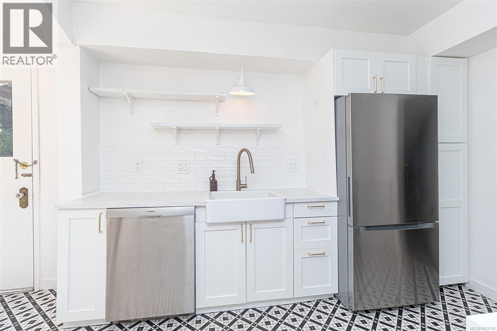337 Moss St - 16